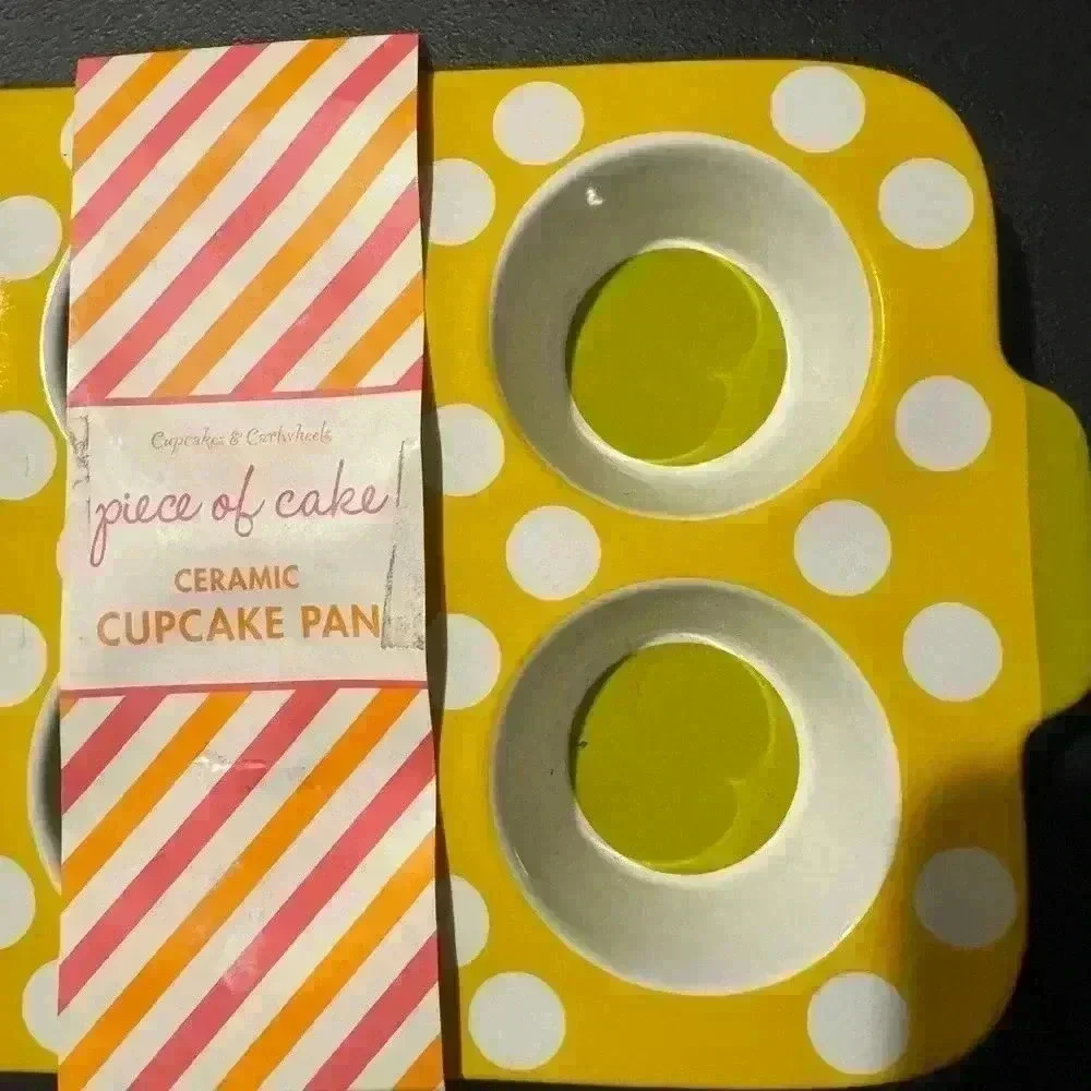 NWOT Cupcakes and Cartwheels Ceramic Cupcake Pan